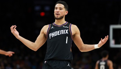 英雄联盟世界赛官网赛程-布克谈战绩：我们清楚球队天赋 用正确方式打球这是一直在做的