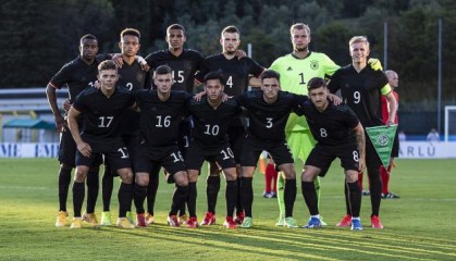 推迟近半年的U21队首秀，穆科科用新纪录走出困境